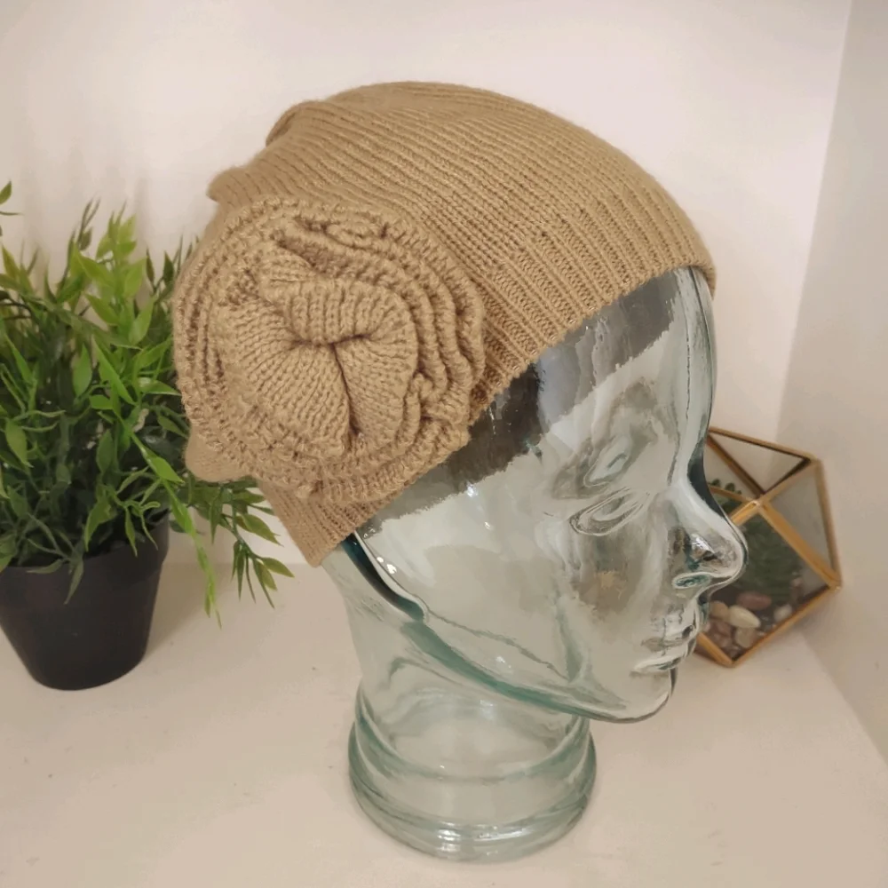 Hat Knit Rosette Tan